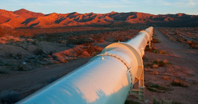 this picture shows a typical oil pipeline
