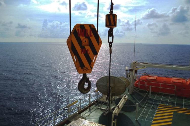 lifting bail hook on offshore rig