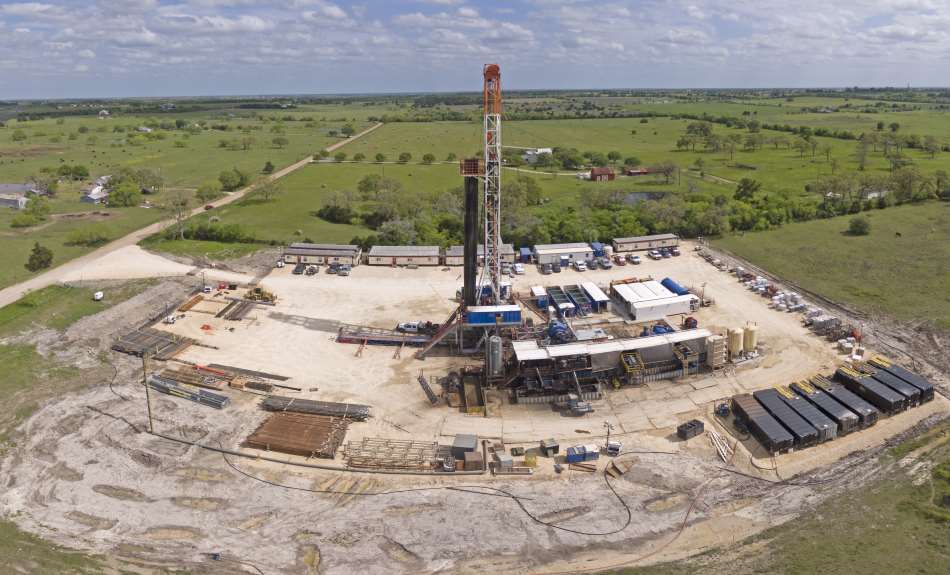 onshore oil rig in central texas